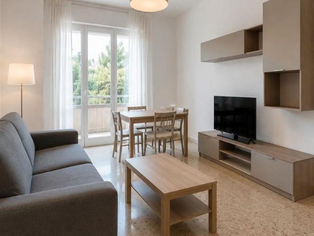 Trilocale con terrazzo in zona Lago