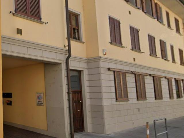 Trilocale con terrazzo, Pontedera centro