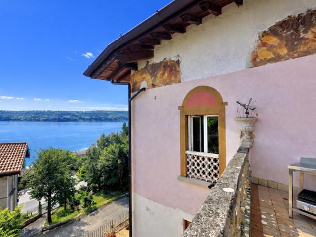Trilocale con terrazzo vista lago non arredato libero da settembre
