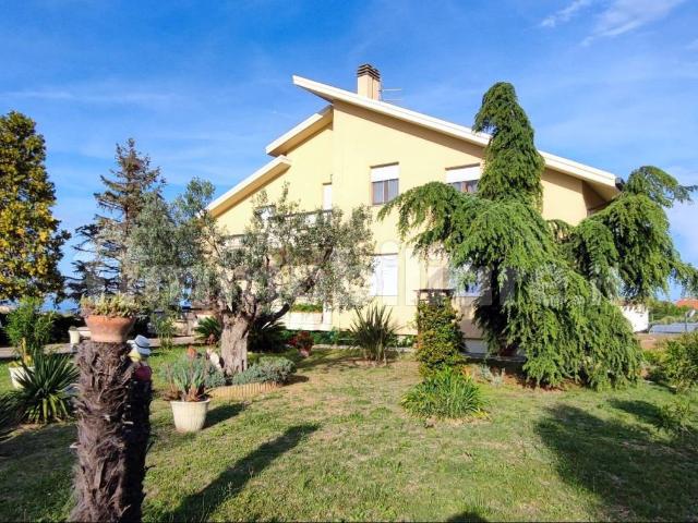 Trilocale Contrada Monti 35, Grottammare