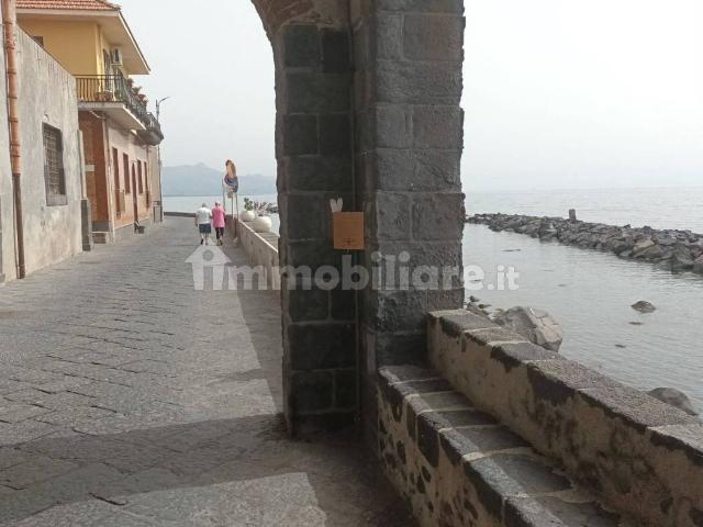 Trilocale corso Italia 100, Centro, Riposto