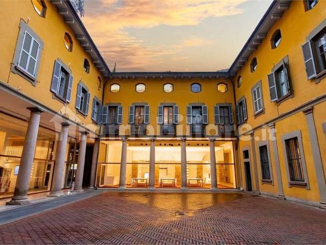 Trilocale corso Monforte, 15, San Babila, Milano