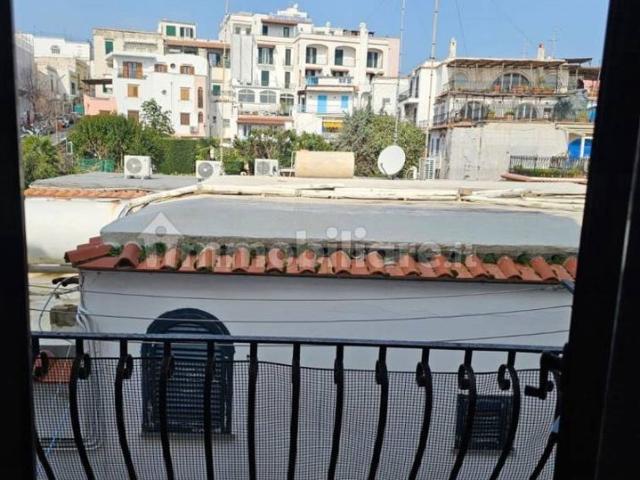 Trilocale corso Vittoria Colonna 9, Centro, Ischia