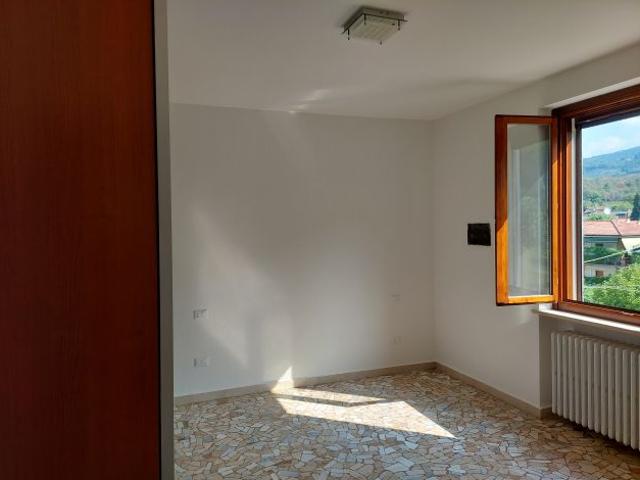 TRILOCALE CELLATICA CON TERRAZZA