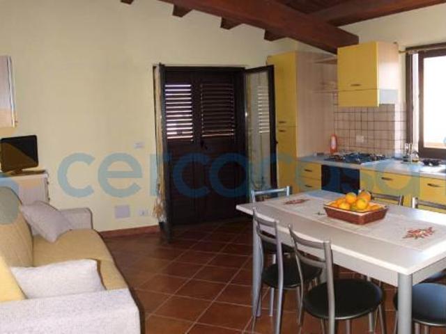 Trilocale climatizzato con ampio terrazzo in affitto a Capo D'Orlando spiaggia a 30 m
