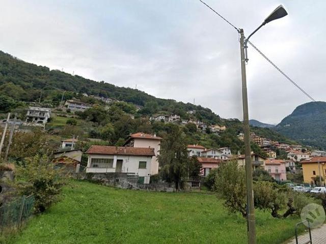 Trilocale a Como con terrazzo e posto auto
