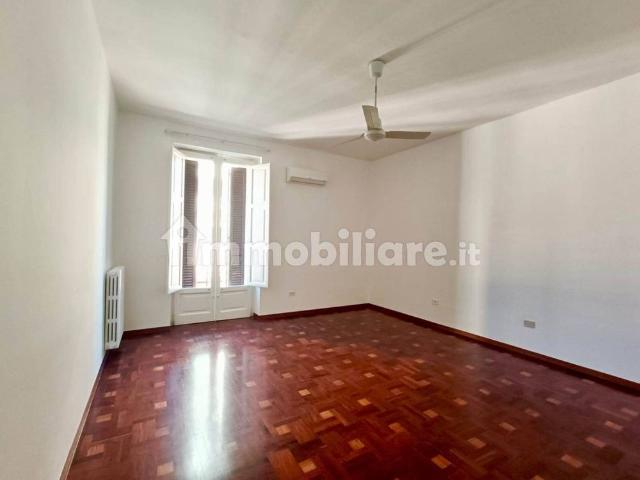 Trilocale Abate Gimma 15, Murat, Bari