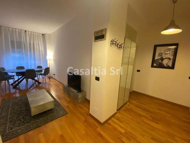 Trilocale arredato con terrazza e balcone in Via Savona