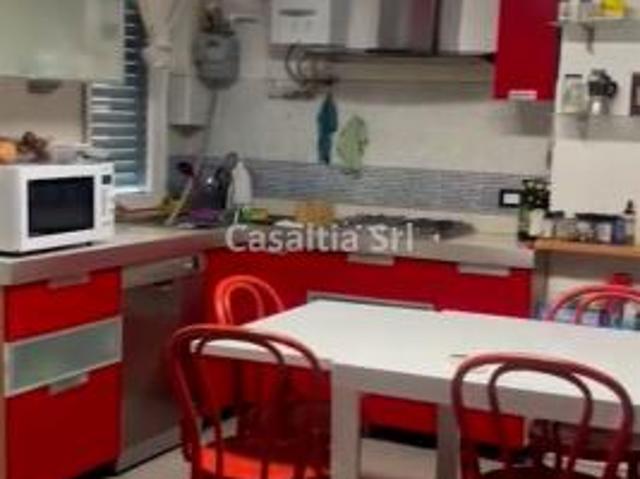 Trilocale arredato con 3 camere, 2 bagni e portineria – disponibile da settembre