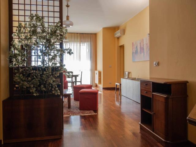 TRILOCALE ARREDATO E CONDIZIONATO IN CLASSE B – piano alto