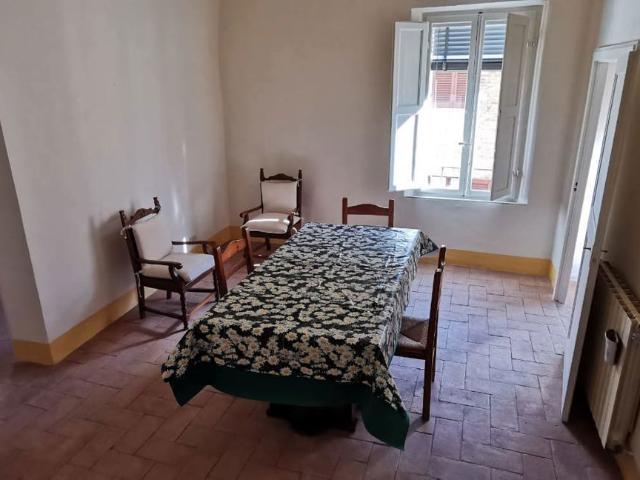 Trilocale arredato in affitto a Siena