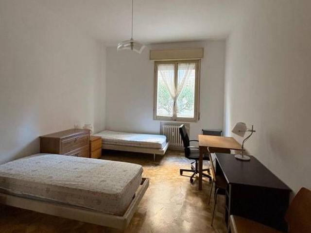 Trilocale arredato, Via Mascarella 83, piano rialzato