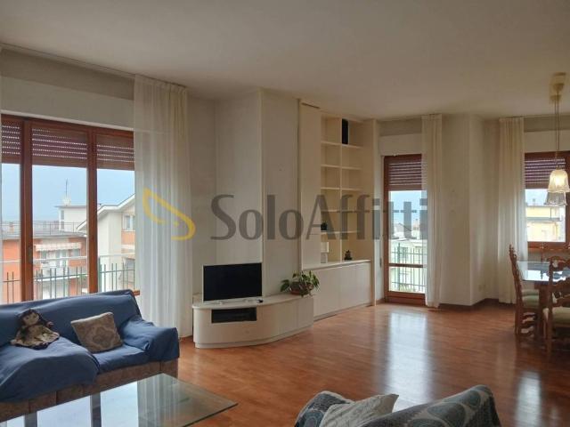 Trilocale buono stato, secondo piano, Centro, Falconara Marittima