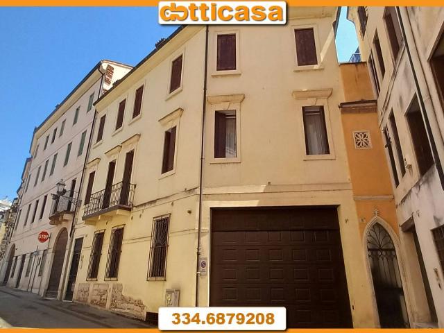Trilocale buono stato, secondo piano, Centro Storico, Vicenza
