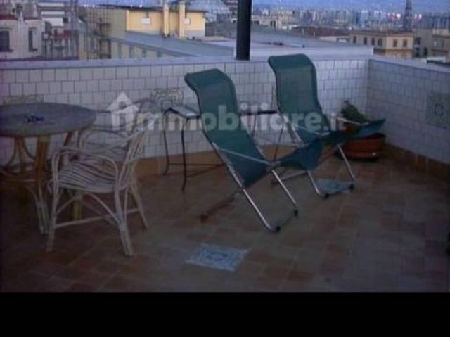 Trilocale buono stato, sesto piano, Centro Storico, Napoli