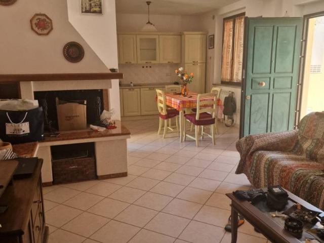 Trilocale buono stato, piano terra, Centro, Lucignano