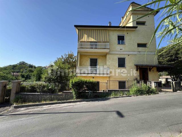 Trilocale buono stato, primo piano, Centro, Frosinone