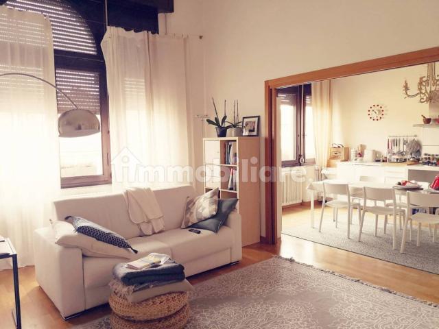 Trilocale buono stato, quarto piano, Adriatico, Ancona