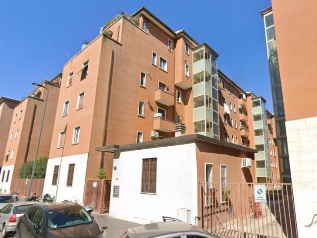 Trilocale da ristrutturare a Milano