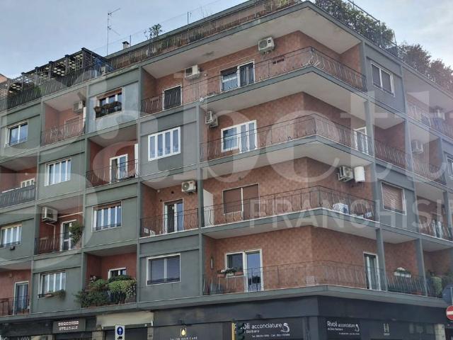 Trilocale da ristrutturare a Bari