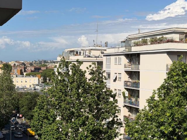 Trilocale da ristrutturare a Roma