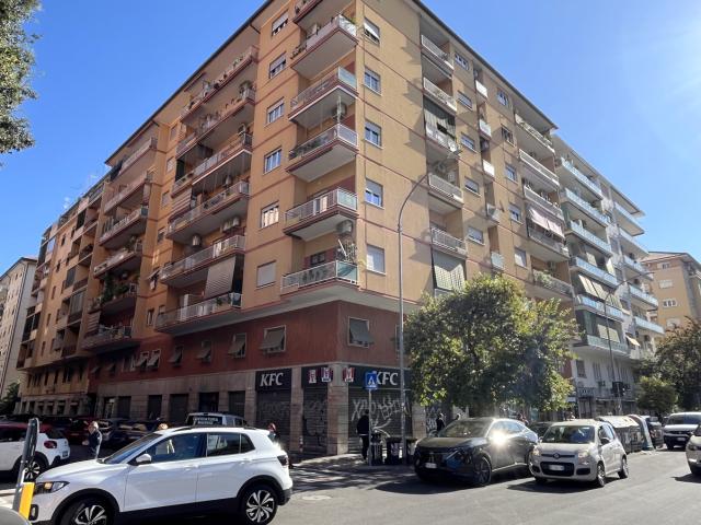 Trilocale da ristrutturare a Roma