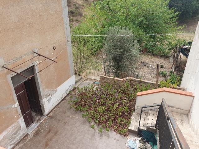 Trilocale da ristrutturare in trizzino, Reggio Calabria