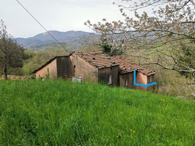Trilocale da ristrutturare in frazione teviggio 14, Varese Ligure