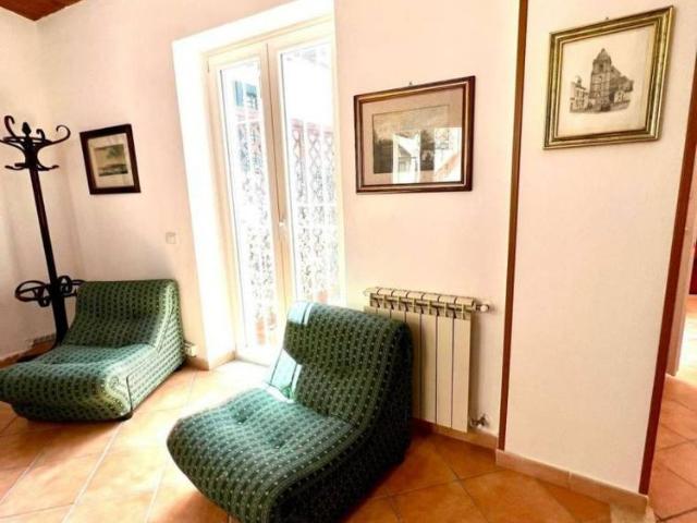 Trilocale discesa delle Capre 30, Tribunale, Palermo
