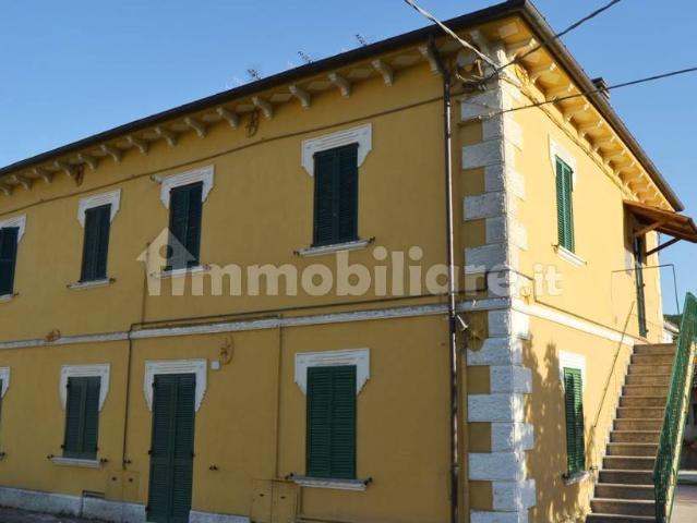 Trilocale frazione Bellisio Solfare, Bellisio Solfare, Pergola