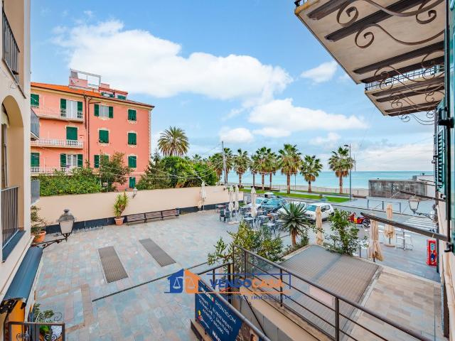 Trilocale Fronte Mare Completo Di Box Auto 45m² Varazze