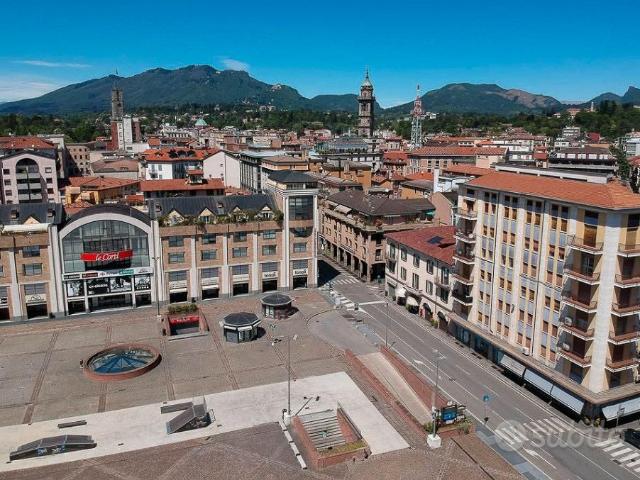 Trilocale in centro a Varese con balconcini 850