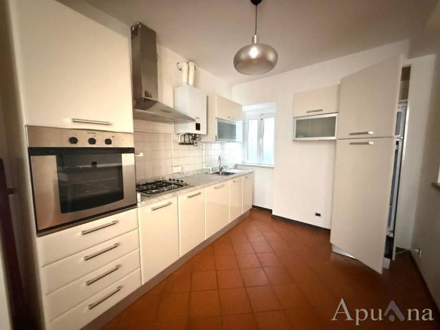 Trilocale in affitto a Massa via Cairoli, 54100, Centro città