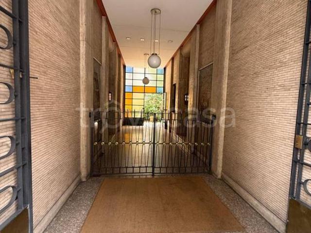 Trilocale in affitto a Milano via Carmine Modestino, 1, Solari