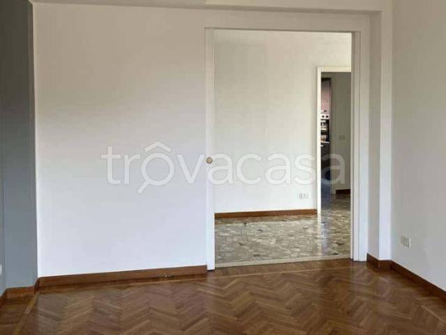 Trilocale in affitto a Milano via Crocefisso, Carrobbio