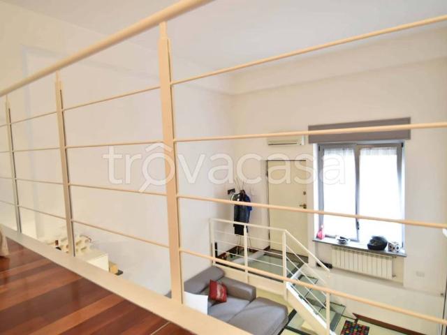 Trilocale in affitto a Milano via Gaetano de Castillia, Isola