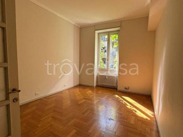Trilocale in affitto a Milano via Letizia, Solari