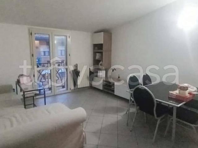 Trilocale in affitto a Milano via Luigi Ornato, Niguarda
