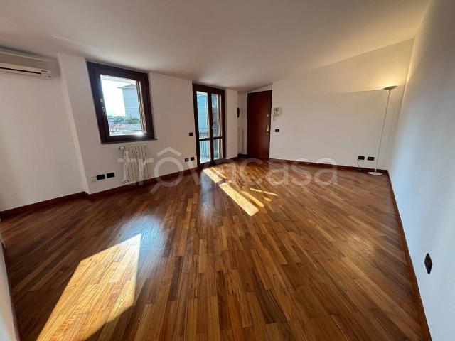 Trilocale in affitto a Milano via Paolo Giovio, 8, Vercelli Wagner