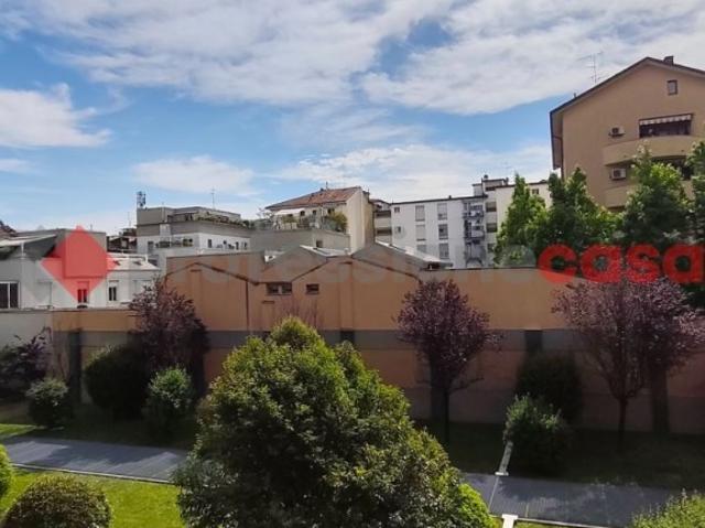 Trilocale in affitto a Milano via valtellina 32, Maciachini