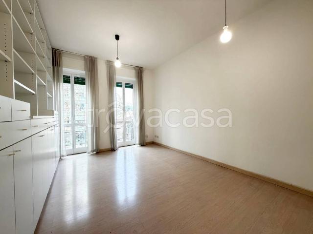 Trilocale in affitto a Milano via Valtellina, Farini