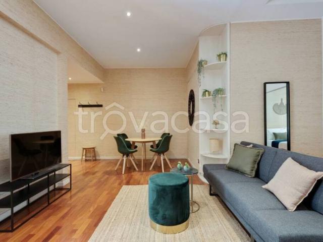 Trilocale in affitto a Milano viale Tunisia, Repubblica