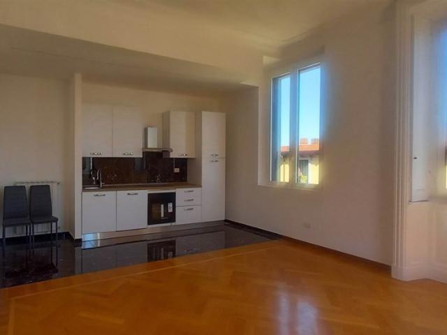 Trilocale in affitto a Milano via spartaco 38, Cadore
