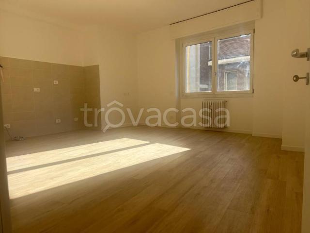 Trilocale in affitto a Milano, Corso San Gottardo