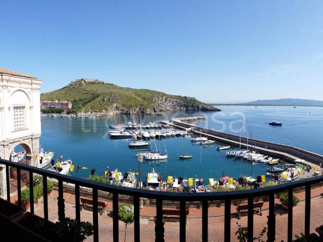 Trilocale in affitto a Monte Argentario piazza Santa Barbara, Porto Ercole