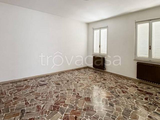 Trilocale in affitto a Buscate