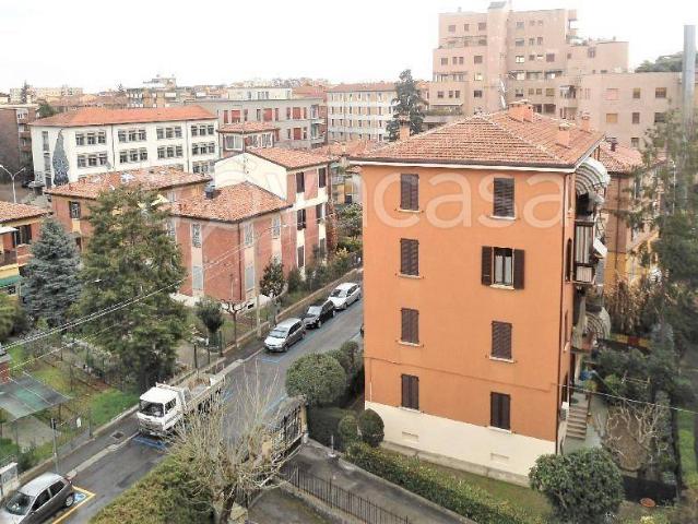 Trilocale in affitto a Bologna, Costa