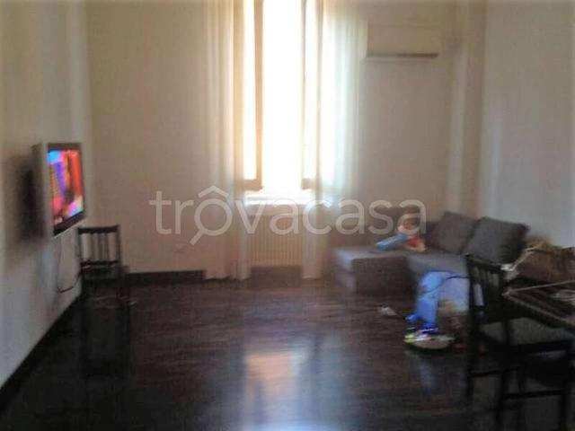 Trilocale in affitto a Bologna via Schiavonia, Centro Storico
