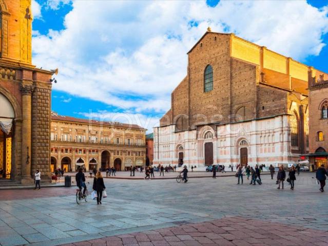 Trilocale in affitto a Bologna via 4 Novembre, Centro Storico