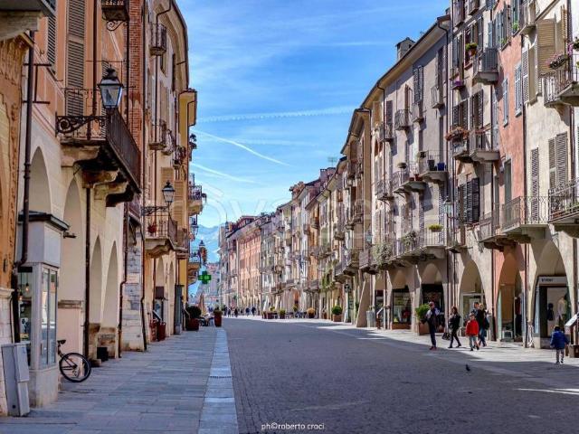 Trilocale in affitto a Cuneo via Roma, Centro Storico